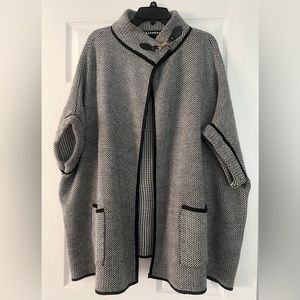 Steve Madden small hounds tooth poncho style sweater